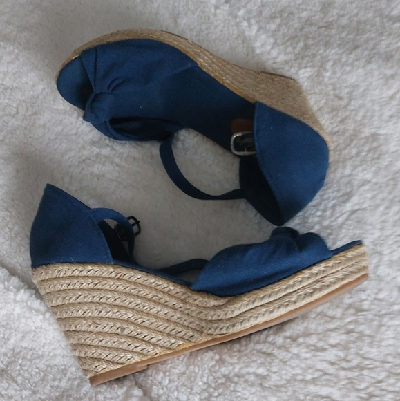 Women sandal wedge heel - Picture 1 of 3